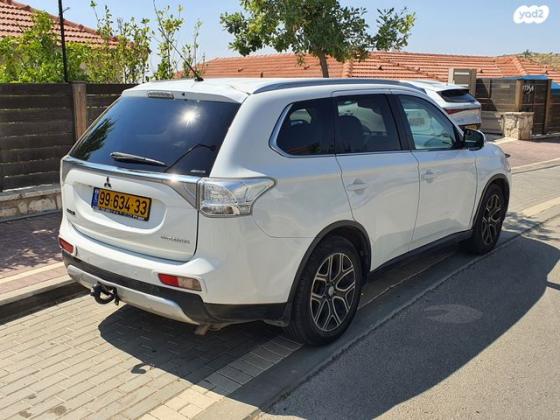 מיצובישי אאוטלנדר 4X4 Limited אוט' 7 דיזל מק' 2.3 (150 כ"ס) דיזל 2015 למכירה בניל"י