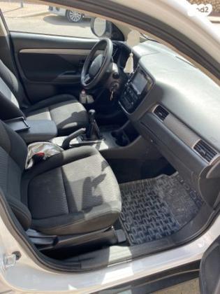 מיצובישי אאוטלנדר Invite ידני 5 מק' 2.0 (150 כ''ס) בנזין 2015 למכירה בבאר שבע