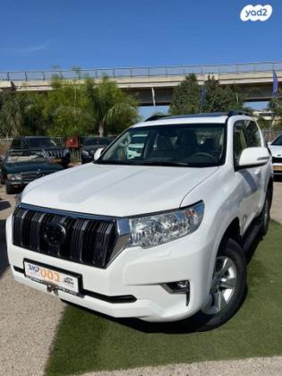 טויוטה לנד קרוזר קצר 4X4 Luxury SWB אוט' 3 דלתות דיזל 2.8 (204 כ''ס) דיזל 2023 למכירה בחיפה