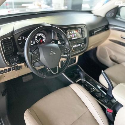 מיצובישי אאוטלנדר Premium אוט' 7 מק' 2.0 (150 כ''ס) בנזין 2017 למכירה בראשון לציון
