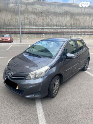 טויוטה יאריס Style אוט' 1.3 (99 כ"ס) בנזין 2012 למכירה בחיפה