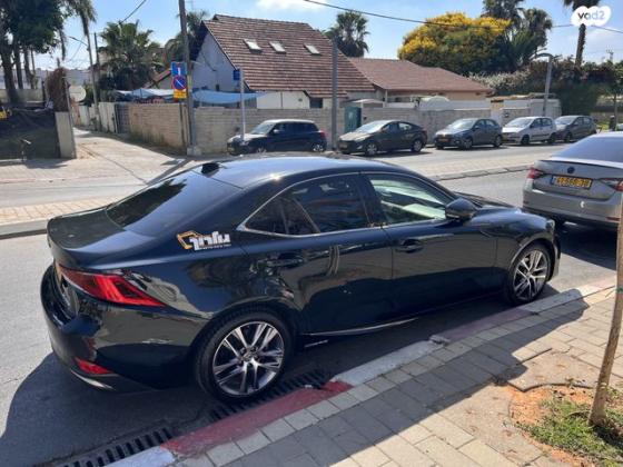 לקסוס IS300h Premium הייבריד אוט' 2.5 (181 כ"ס) בנזין 2018 למכירה בחולון