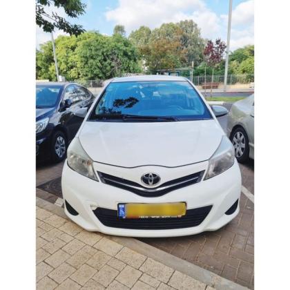 טויוטה יאריס Style אוט' 1.3 (99 כ"ס) בנזין 2012 למכירה בתל אביב יפו