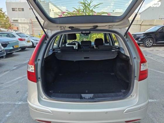 יונדאי i30CW Inspire סטיישן אוט' 1.6 (126 כ''ס) בנזין 2011 למכירה בפתח תקווה