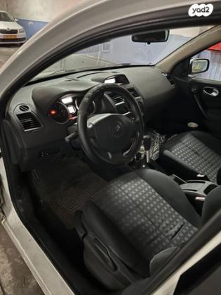 רנו מגאן דור 2 (2004-2010) Business אוט' 4 דל' 1.6 (110 כ''ס) בנזין 2009 למכירה בפתח תקווה