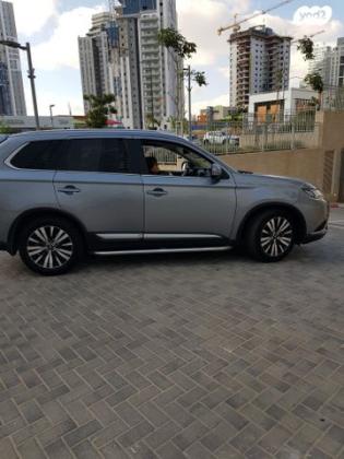 מיצובישי אאוטלנדר Premium אוט' 7 מק' 2.0 (150 כ''ס) בנזין 2019 למכירה בנתניה
