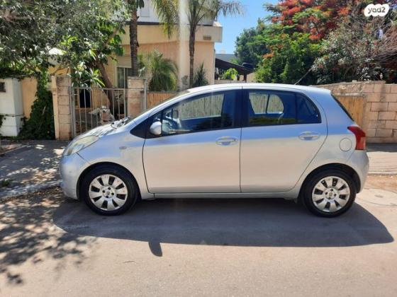 טויוטה יאריס Sol רובוטית 1.3 (87 כ"ס) בנזין 2008 למכירה בפרדס חנה כרכור