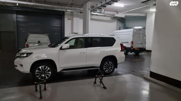 טויוטה לנד קרוזר ארוך Limited אוט' 7 מק' דיזל 5 דל' 2.8 (204 כ"ס) דיזל 2022 למכירה בגבעתיים