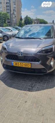 טויוטה יאריס קרוס HSD Urban אוט' 1.5 (92 כ''ס) בנזין 2023 למכירה בבית חשמונאי