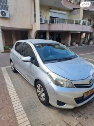 טויוטה יאריס Style אוט' 1.3 (99 כ"ס) בנזין 2012 למכירה בלוד