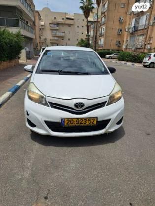 טויוטה יאריס Sol אוט' 1.3 (99 כ"ס) בנזין 2013 למכירה בפתח תקווה