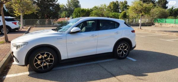 אלפא רומיאו סטלויו 4X4 Monza AWD אוט' 2.0 (200 כ''ס) בנזין 2021 למכירה בתל אביב יפו