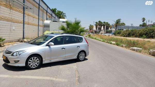 יונדאי i30CW Inspire סטיישן אוט' 1.6 (126 כ''ס) בנזין 2012 למכירה בפתח תקווה