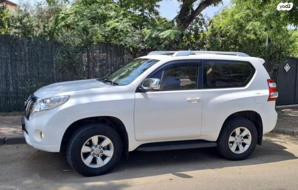 טויוטה לנד קרוזר קצר 4X4 Luxury אוט' דיזל 2.8 (177 כ"ס) דיזל 2017 למכירה בכפר שמואל