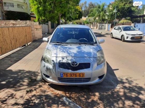 טויוטה יאריס Sol רובוטית 1.3 (87 כ"ס) בנזין 2008 למכירה בפרדס חנה כרכור