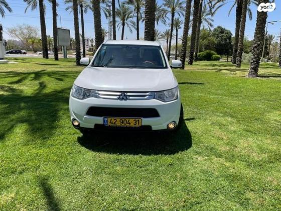 מיצובישי אאוטלנדר Instyle אוט' 7 מק' 2.0 (150 כ"ס) בנזין 2014 למכירה בבאר שבע