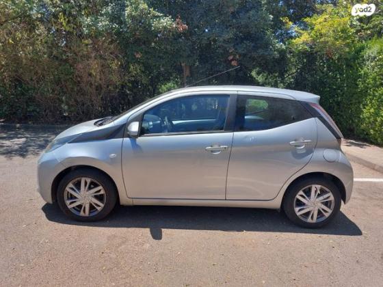 טויוטה אייגו (AYGO) X-Play אוט' 1.0 (69 כ"ס) בנזין 2016 למכירה בחיפה