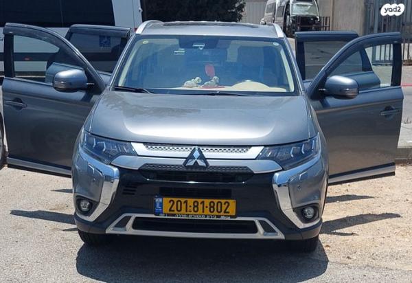 מיצובישי אאוטלנדר Premium אוט' 7 מק' 2.0 (150 כ''ס) בנזין 2020 למכירה בחדרה
