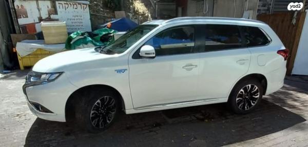 מיצובישי אאוטלנדר PHEV 4X4 Luxury הייבריד אוט' 5 מק' 2.0 (121 כ"ס) היברידי חשמל / בנזין 2018 למכירה בחיפה