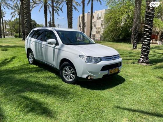 מיצובישי אאוטלנדר Instyle אוט' 7 מק' 2.0 (150 כ"ס) בנזין 2014 למכירה בבאר שבע