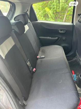 טויוטה יאריס Sol ידני 1.3 (99 כ"ס) בנזין 2012 למכירה בכפר יונה