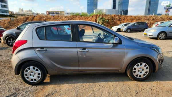 יונדאי i20 Insight אוט' 1.4 (100 כ"ס) בנזין 2013 למכירה בראשון לציון