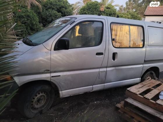 טויוטה הייאס קצר STD אוט' דיזל 2.5 (102 כ''ס) דיזל 2002 למכירה בשדה אליהו