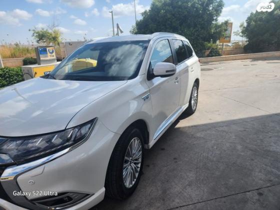 מיצובישי אאוטלנדר PHEV 4X4 Luxury הייבריד אוט' 5 מק' 2.4 (135 כ''ס) היברידי חשמל / בנזין 2020 למכירה במודיעין מכבים רעות