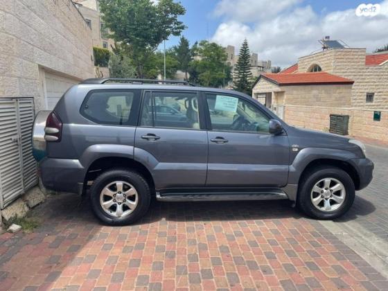 טויוטה לנד קרוזר ארוך 4X4 Luxury אוט' דיזל 8 מק' 3.0 (173 כ''ס) דיזל 2007 למכירה בירושלים