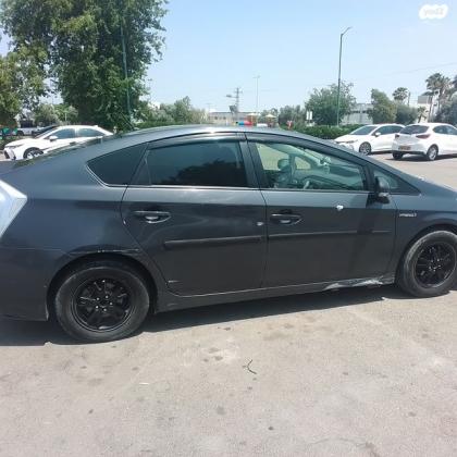 טויוטה פריוס GLI Plug In הייבריד אוט' 1.8 (99 כ"ס) היברידי חשמל / בנזין 2013 למכירה בטבריה