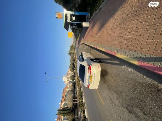 טויוטה קורולה GLI-FL אוט' 1.6 (132 כ''ס) [2013-2016] בנזין 2015 למכירה באריאל