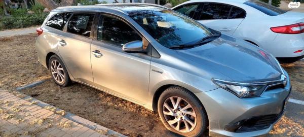 טויוטה אוריס הייבריד TS Sky סטיישן הייבריד אוט' 1.8 (99 כ"ס) בנזין 2016 למכירה בניר יצחק
