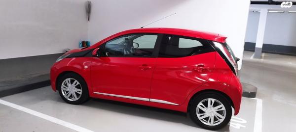 טויוטה אייגו (AYGO) X-Play ידני 1.0 (69 כ"ס) בנזין 2016 למכירה בחולון
