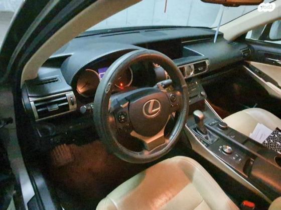 לקסוס IS300h Luxury הייבריד אוט' 2.5 (181 כ"ס) בנזין 2015 למכירה בתל אביב יפו