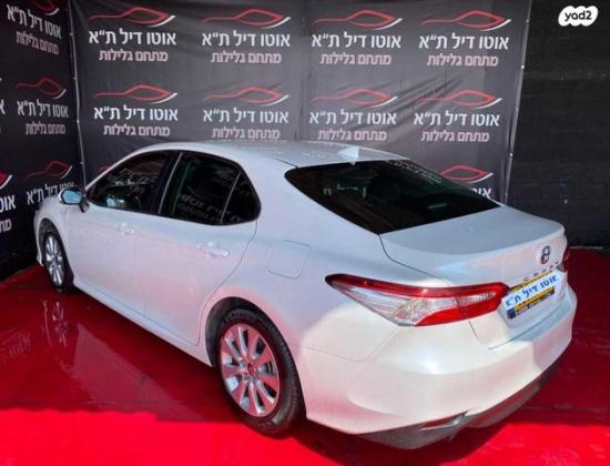 טויוטה קאמרי LE הייבריד אוט' 2.5 (178 כ''ס) בנזין 2020 למכירה בתל אביב יפו