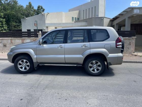 טויוטה לנד קרוזר ארוך 4X4 Luxury אוט' דיזל 8 מק' 3.0 (166 כ''ס) דיזל 2004 למכירה בחיפה