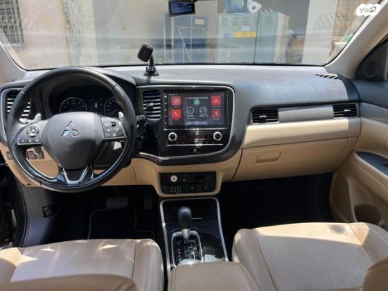 מיצובישי אאוטלנדר Premium אוט' 7 מק' 2.0 (150 כ''ס) בנזין 2021 למכירה בבן שמן