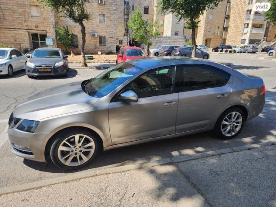סקודה אוקטביה Exclusive אוט' 1.4 (150 כ"ס) בנזין 2018 למכירה בנצרת