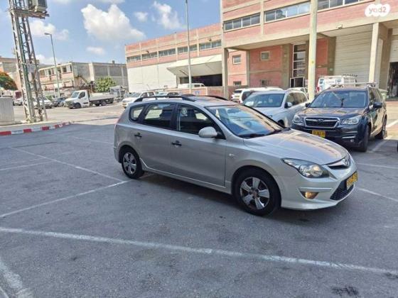 יונדאי i30CW Inspire סטיישן אוט' 1.6 (126 כ''ס) בנזין 2011 למכירה בפתח תקווה
