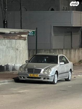 מרצדס E-Class E240 Classic אוט' 2.6 (170 כ''ס) בנזין 2001 למכירה בטירה