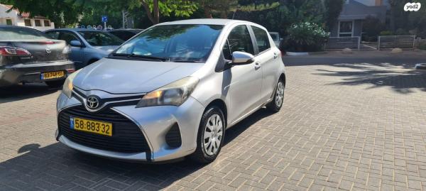 טויוטה יאריס Sol אוט' 1.3 (99 כ"ס) בנזין 2015 למכירה בראש העין