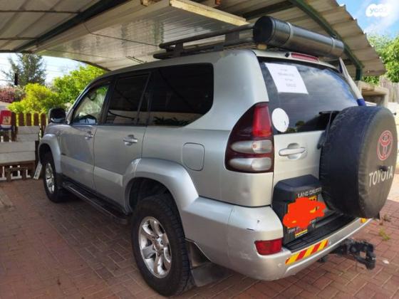 טויוטה לנד קרוזר ארוך 4X4 Luxury אוט' דיזל 8 מק' 3.0 (166 כ''ס) דיזל 2004 למכירה בשבי שומרון