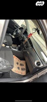 טויוטה יאריס Style אוט' 1.3 (99 כ"ס) בנזין 2013 למכירה בלוד