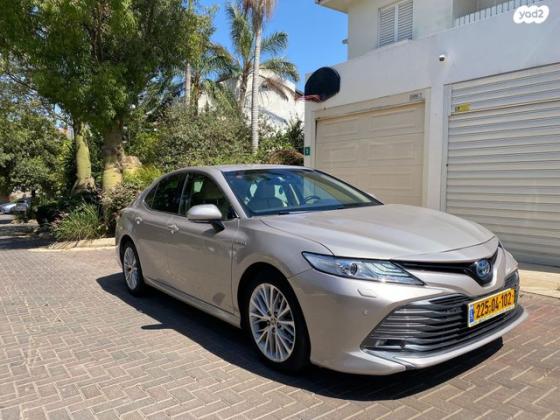 טויוטה קאמרי XLE הייבריד אוט' 2.5 (178 כ''ס) בנזין 2020 למכירה ברעננה