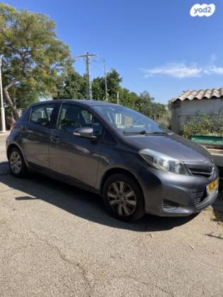 טויוטה יאריס Style אוט' 1.3 (99 כ"ס) בנזין 2014 למכירה בראש העין