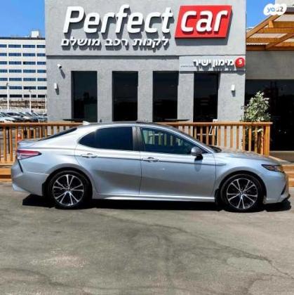 טויוטה קאמרי SE הייבריד אוט' 4 דל' 2.5 (211 כ''ס) בנזין 2019 למכירה בפתח תקווה