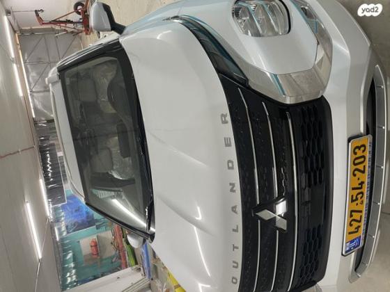 מיצובישי אאוטלנדר Luxury אוט' 7 מק' 2.5 (181 כ"ס) בנזין 2023 למכירה בטבריה