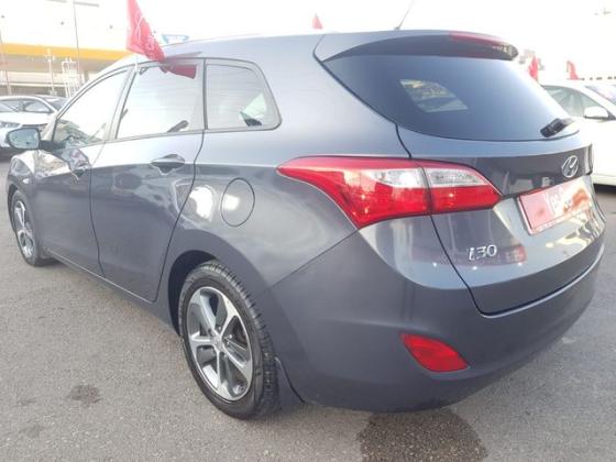 יונדאי i30CW Inspire סטיישן אוט' 1.6 (135 כ"ס) בנזין 2016 למכירה בבת ים