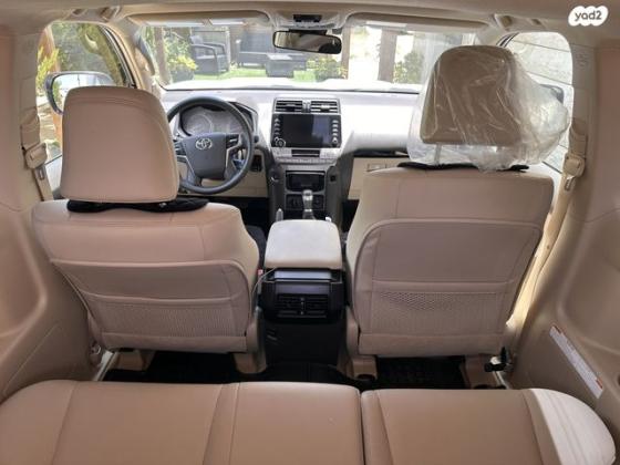 טויוטה לנד קרוזר קצר 4X4 Luxury SWB אוט' 3 דלתות דיזל 2.8 (204 כ''ס) דיזל 2022 למכירה בחורה