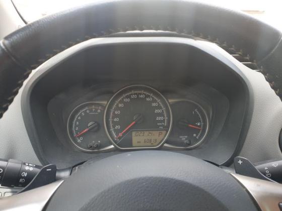 טויוטה יאריס Sky אוט' 1.3 (99 כ"ס) בנזין 2015 למכירה בפתח תקווה